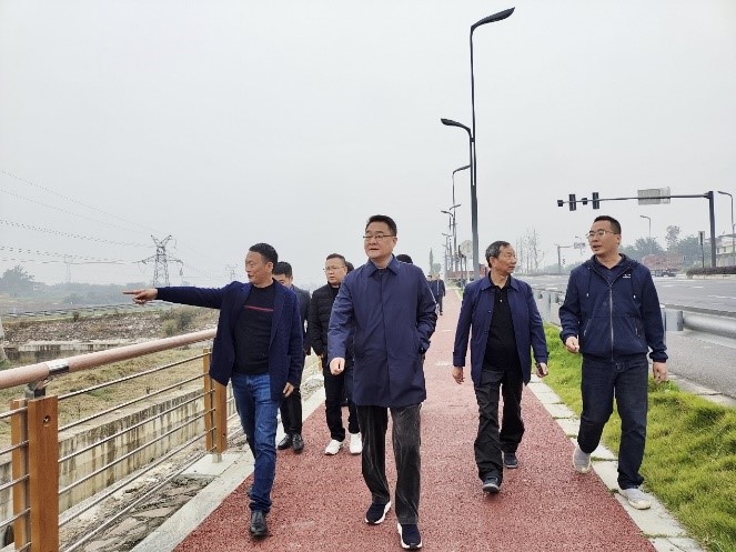 集团公司党委书记、董事长邓华一行前往青白江现代种业园区等调研
