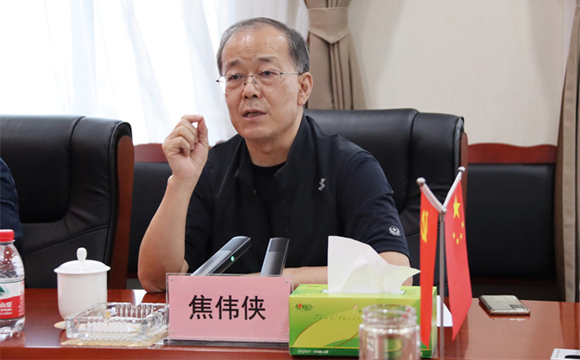 四川省委省政府决策咨询委员会、西财智库领导专家莅临四川棉麻集团指导工作